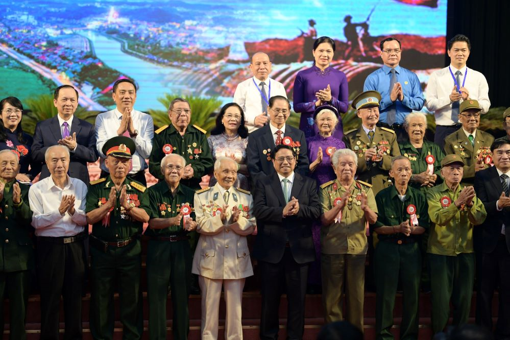 Thấm đượm tình dân, nghĩa Đảng 